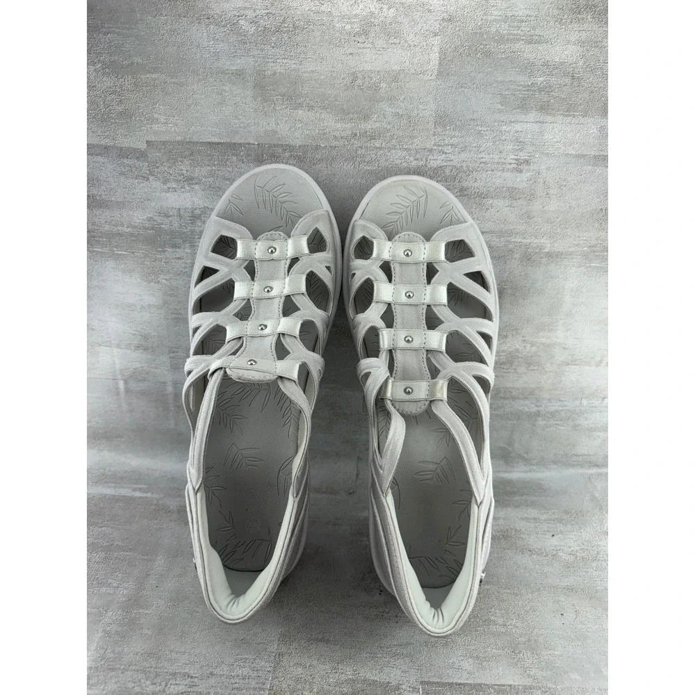 Bzees Sapphire Silver Studded Cage Wedge Sandals Women Sz 11M Light Gray Slip On